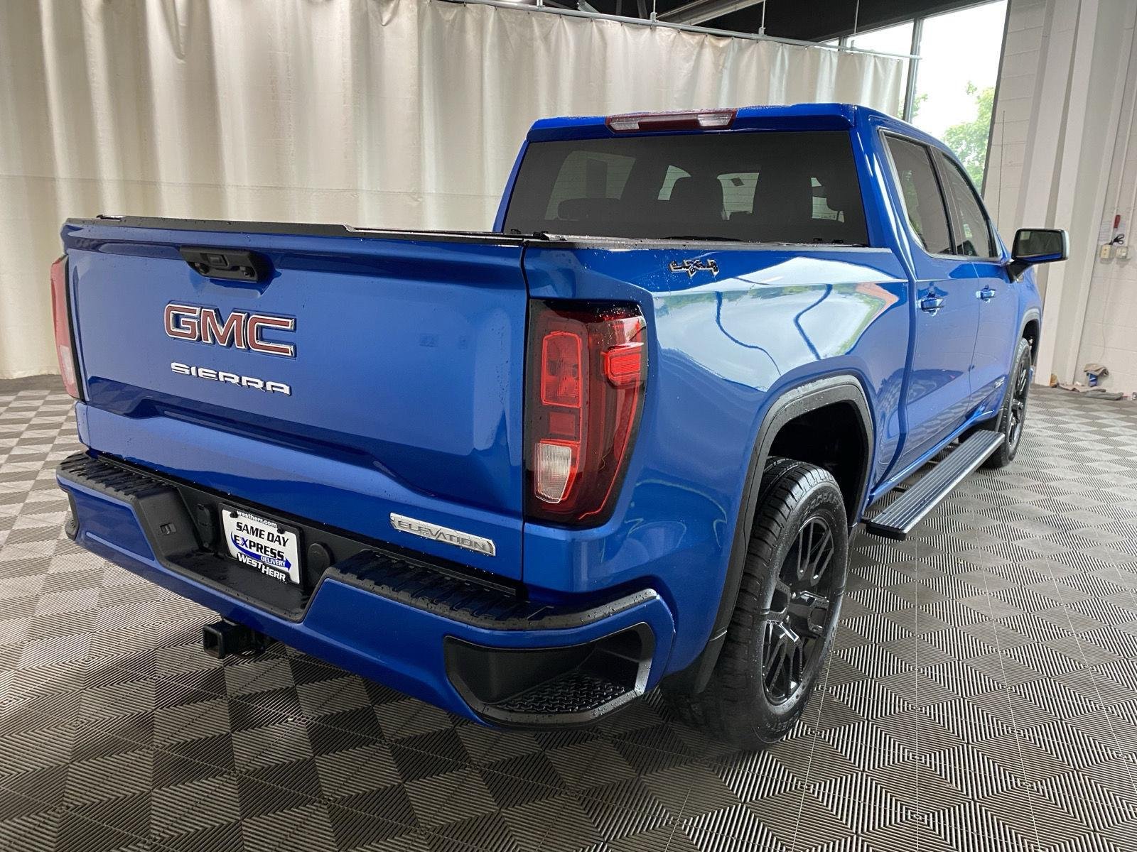 Used 2024 Dynamic Blue Metallic GMC Elevation image 12