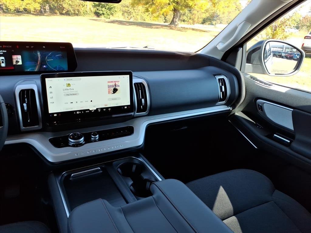New 2025 Oxford White Ford Active image 27