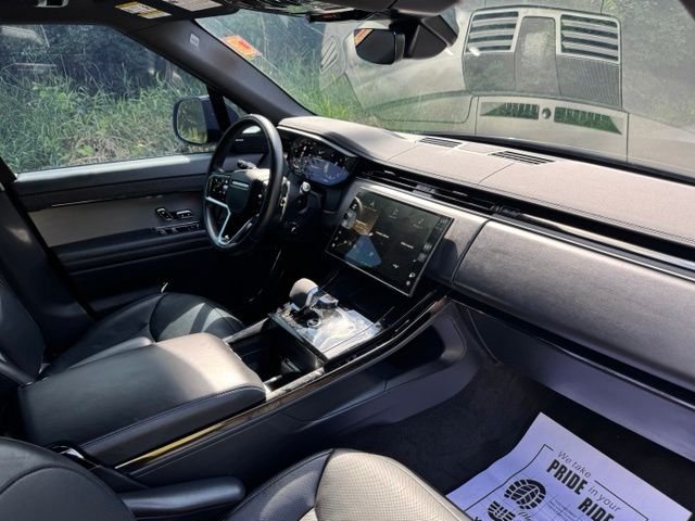 Used 2025 Santorini Black Metallic Land Rover SE image 19