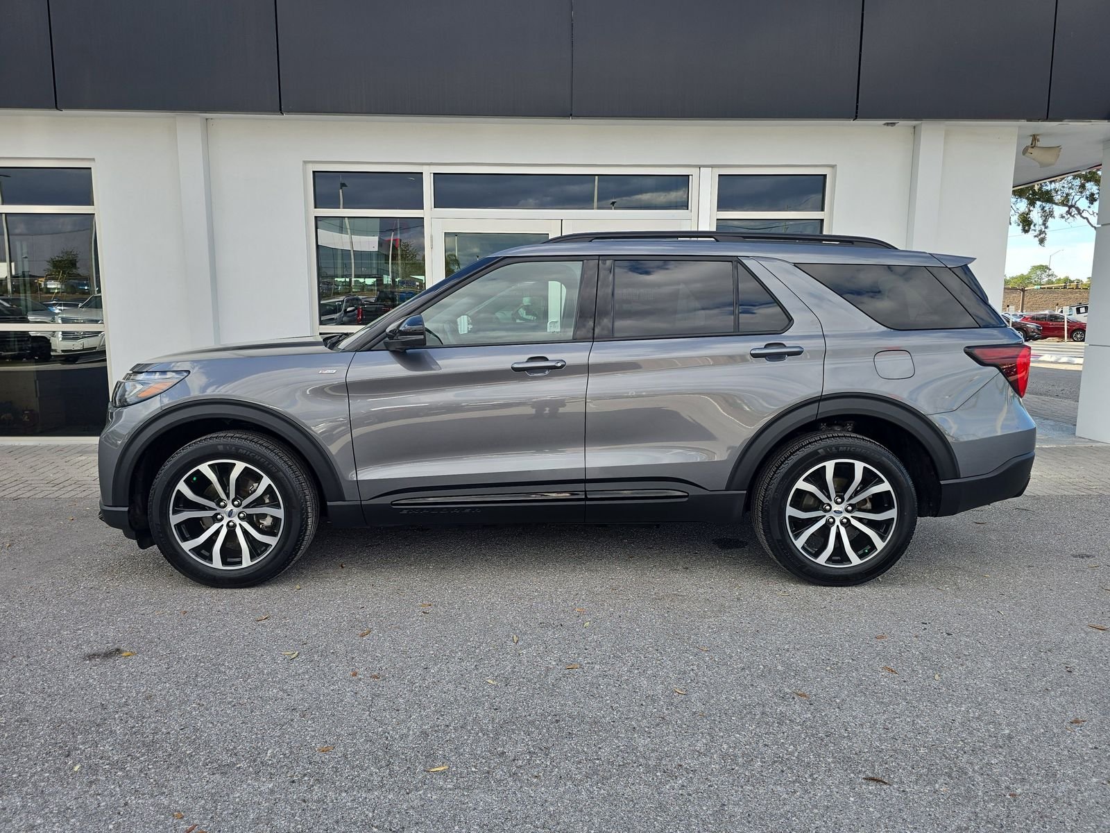 2025 Ford Explorer ST-LINE 4WD (PL535)'s photo