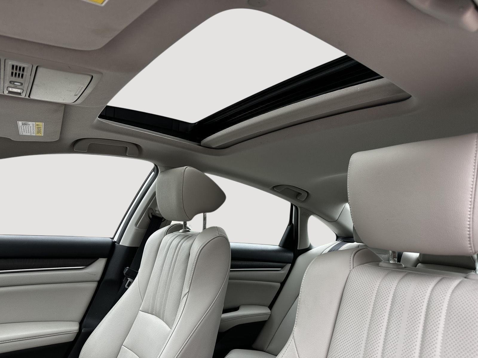 Used 2019 Platinum White Pearl Honda Touring image 20