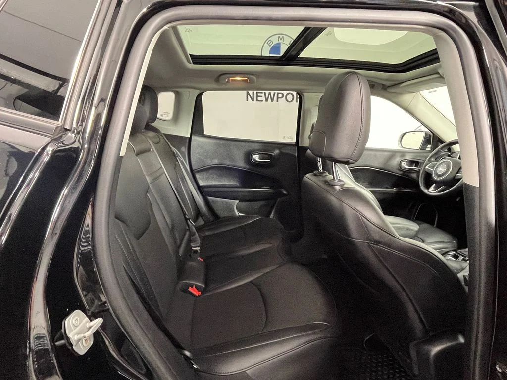 Used 2019 Black Jeep Latitude image 20