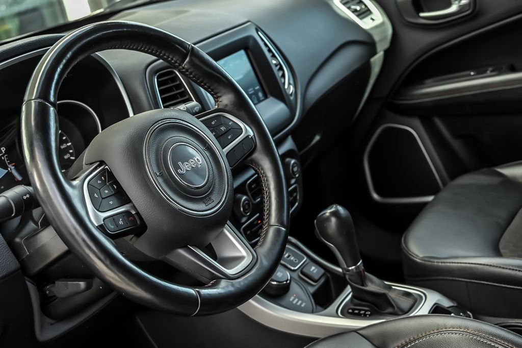 Used 2020 Silver Jeep Latitude image 18