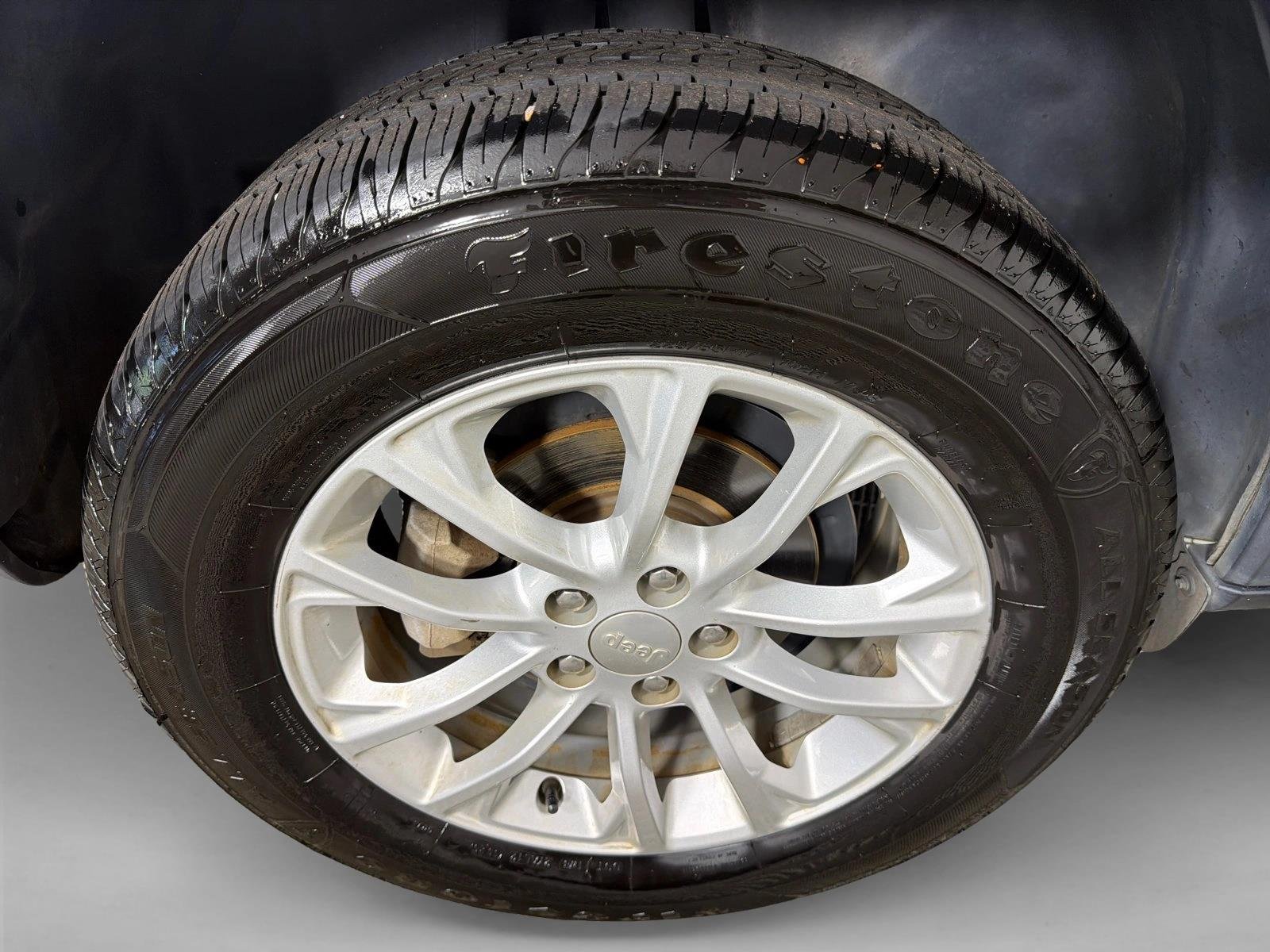 Used 2019 Bright White Clearcoat Jeep Latitude image 17
