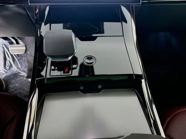 New 2026 White Land Rover Dynamic SE image 18