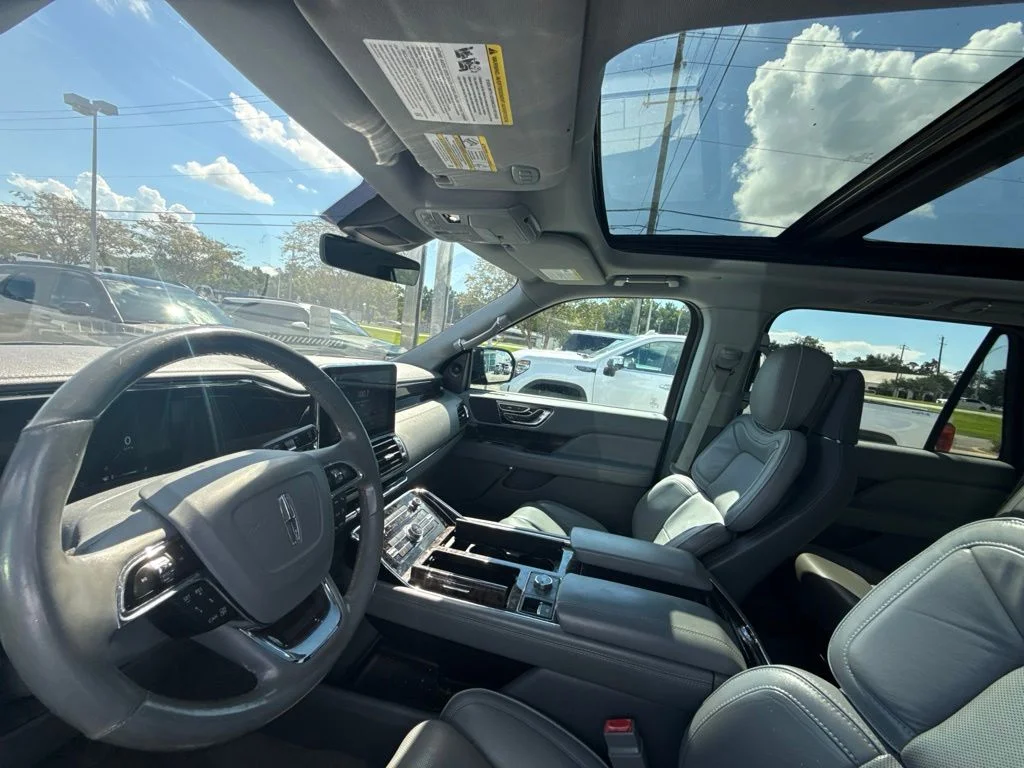 Used 2019 Blue Lincoln Select image 8