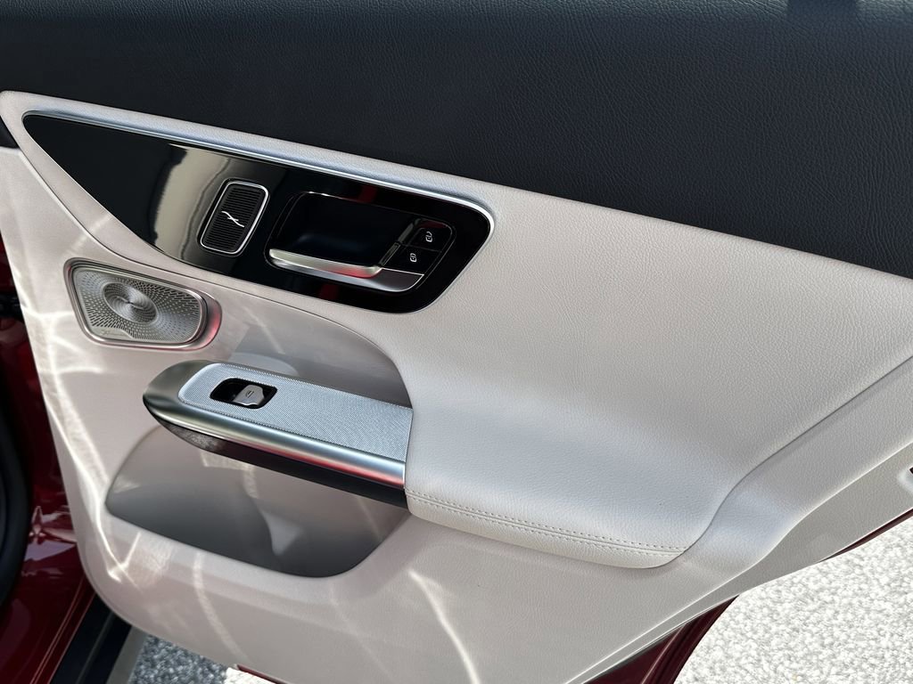 New 2026 MANUFAKTUR Patagonia Red Metallic Mercedes-Benz GLC 300 image 19
