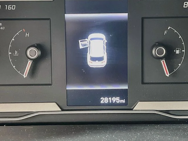 Used 2024 White Hyundai SEL image 10