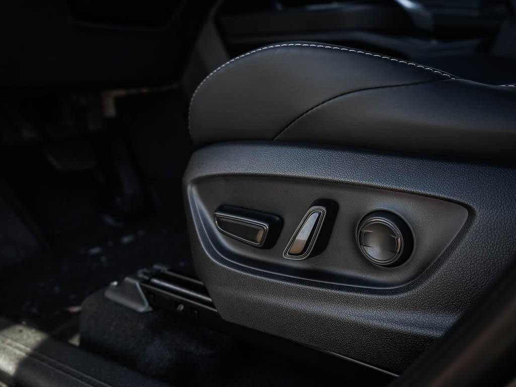 New 2026 ASTRO BLACK MICA Subaru Premium image 17
