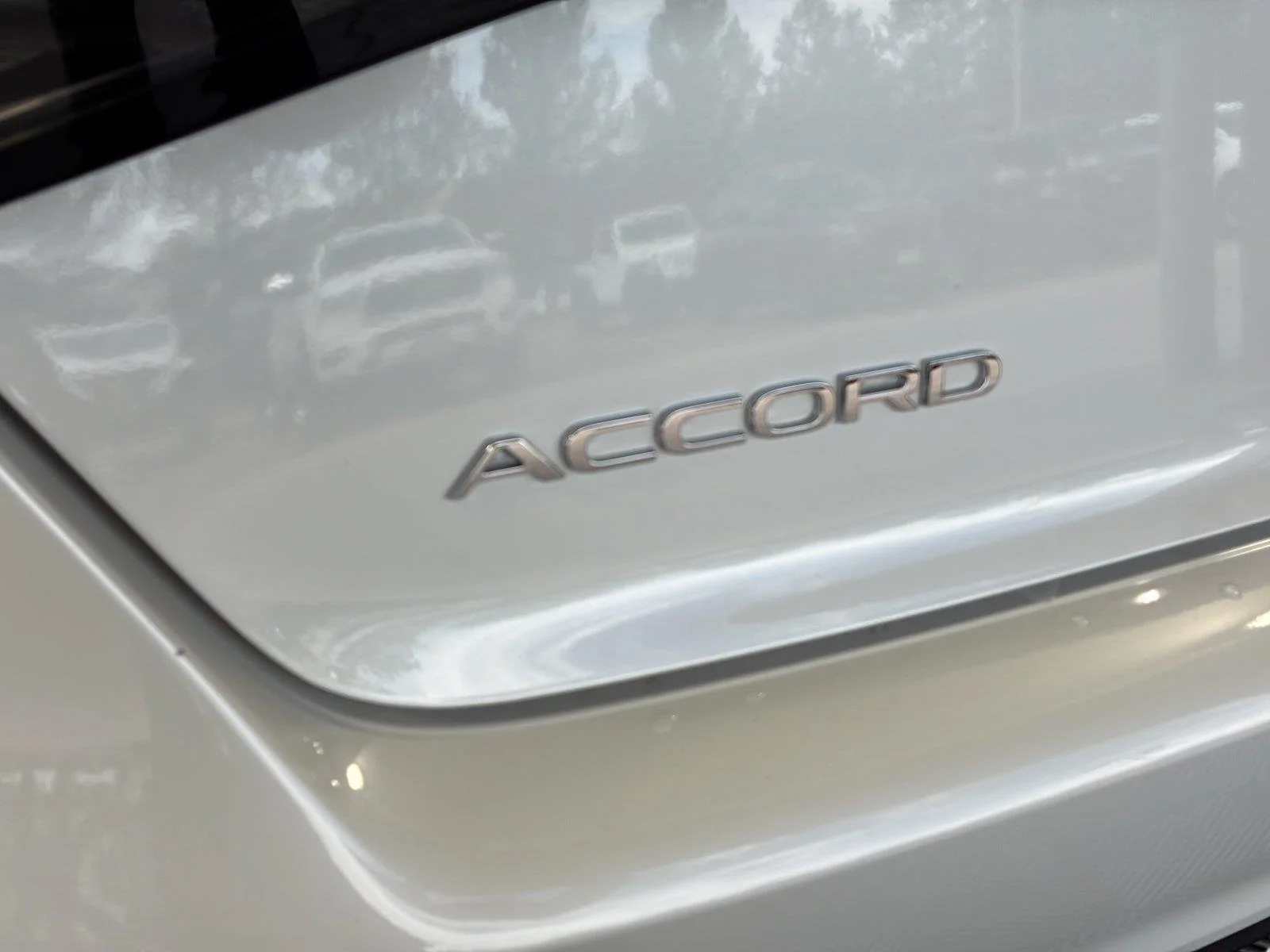 Used 2024 Platinum White Pearl Honda LX image 8