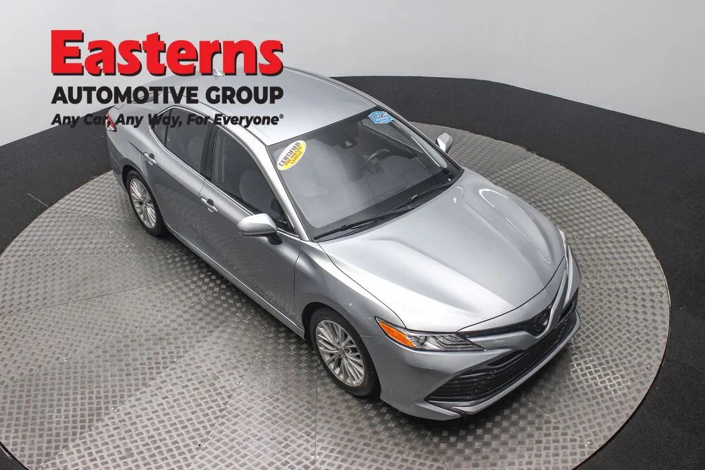Used 2019 Silver Toyota XLE image 3