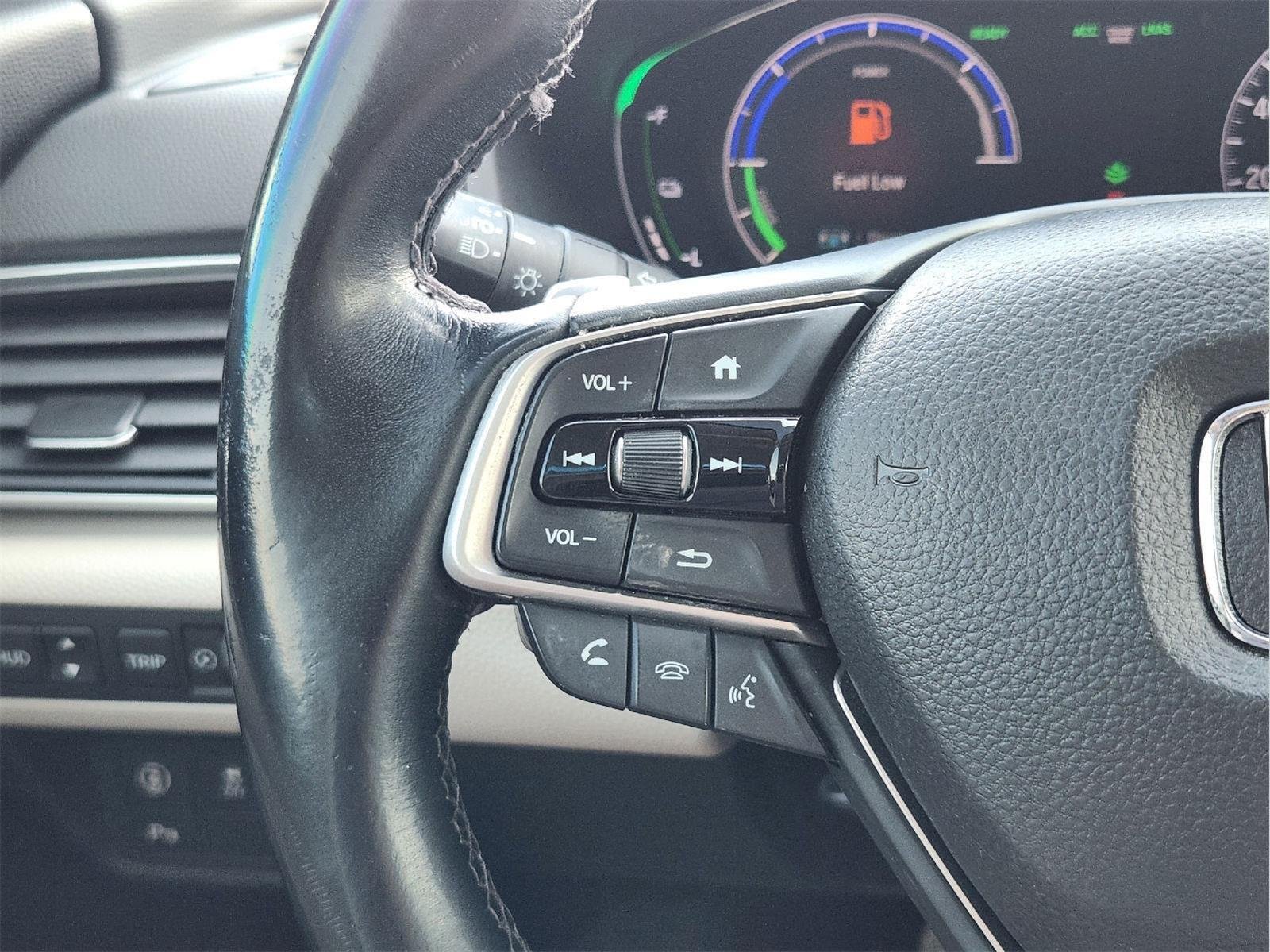 Used 2019 Champagne Frost Pearl Honda Touring image 28