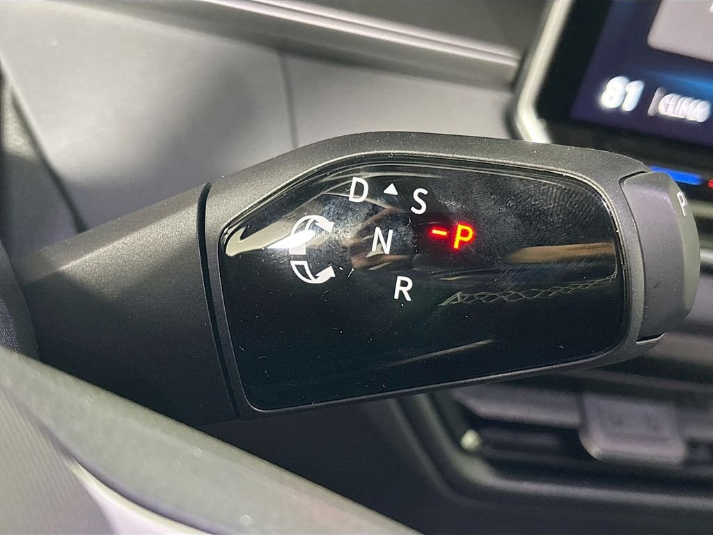 New 2026 Platinum Gray Metallic Volkswagen 2.0T SE image 17