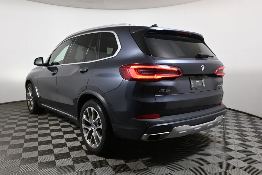 Used 2019 Gray BMW xDrive40i image 9