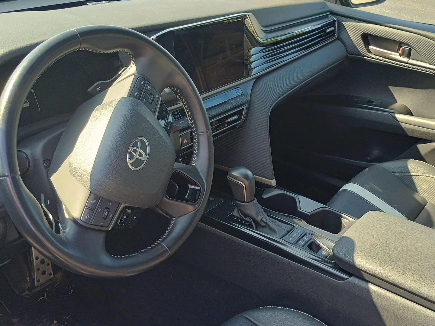 Used 2025 Midnight Black Metallic Toyota SE image 4