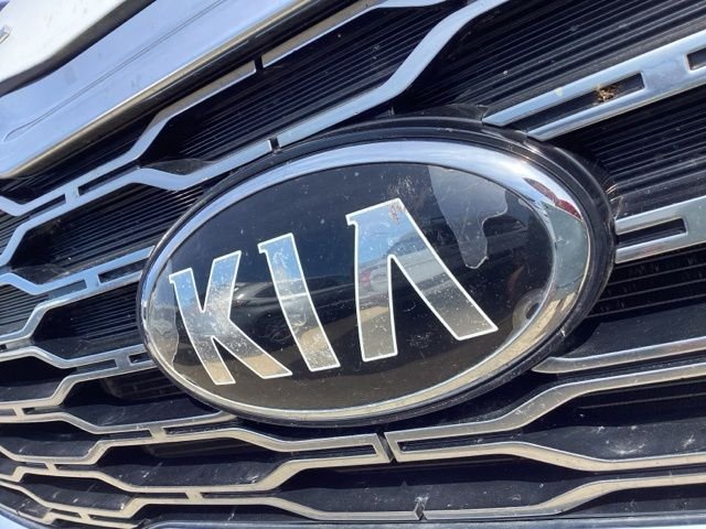 Used 2021 White Pearl Kia EX image 3