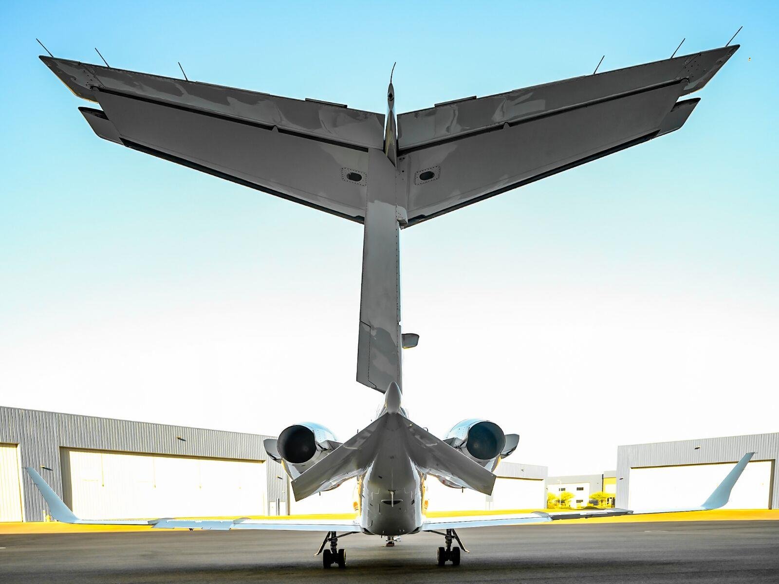 Used 2011 White LEARJET XR image 4