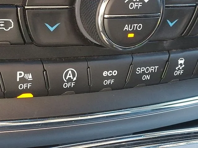 Used 2018 Gray Jeep Altitude image 24
