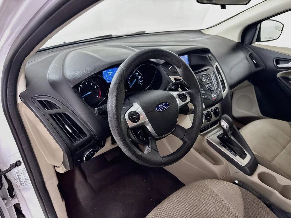 Used 2014 Oxford White Ford SE image 10