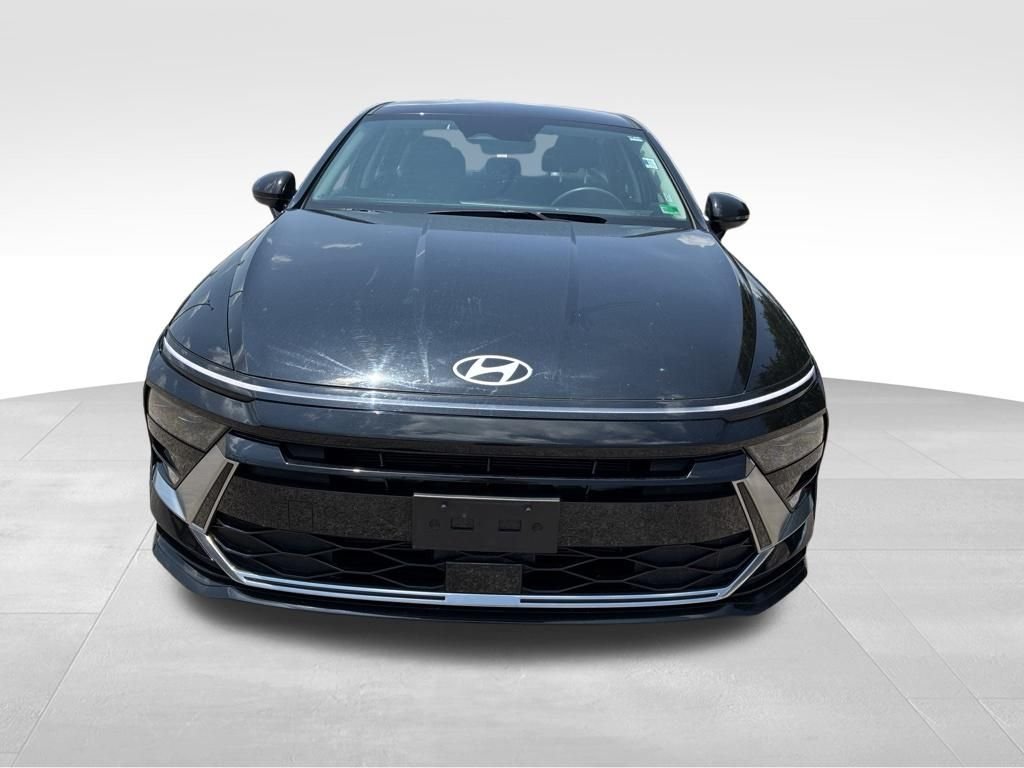 Used 2024 Black Hyundai SEL image 9