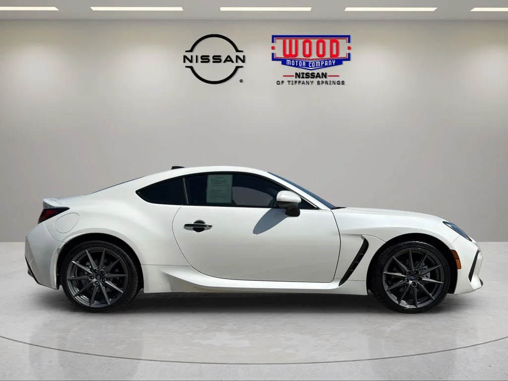 Used 2024 Crystal White Pearl Subaru Limited image 2