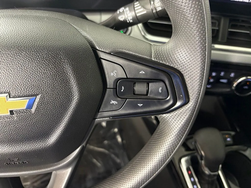 Used 2025 White Chevrolet LT image 24
