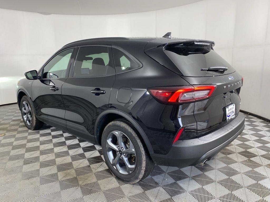 Used 2025 Agate Black Metallic Ford ST-Line image 7