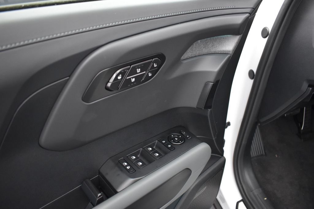 New 2027 Glacial White Pearl Kia X-LINE SX image 6