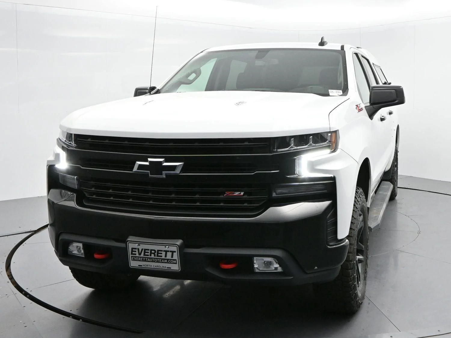 Used 2022 Summit White Chevrolet LT Trail Boss image 2