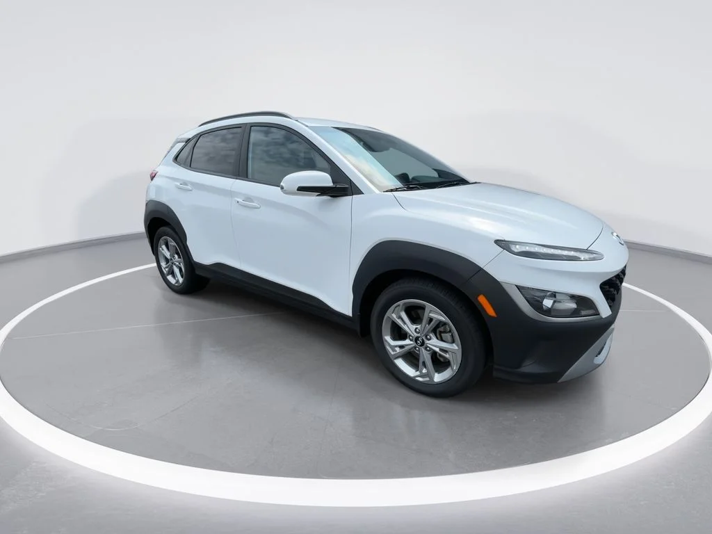 Used 2023 White Hyundai SEL image 2