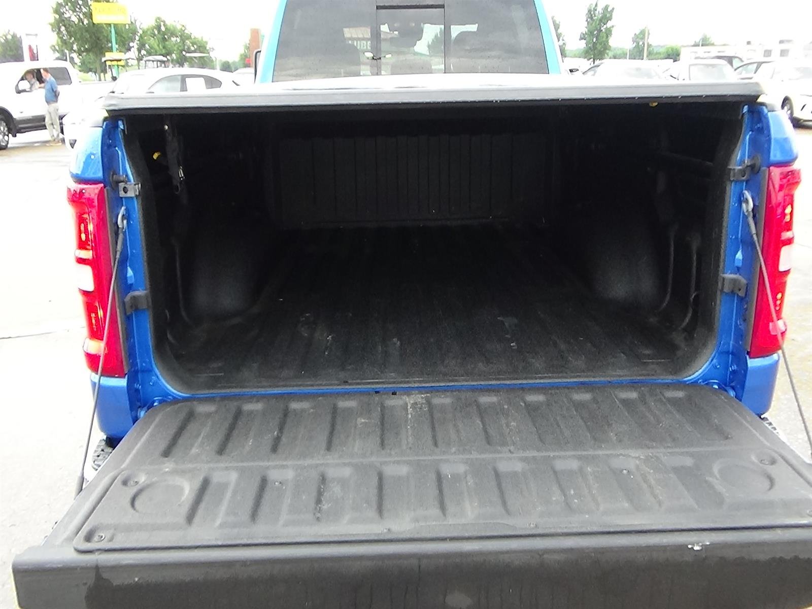 Used 2025 Hydro Blue Pearl Coat (pbj) RAM Big Horn image 9