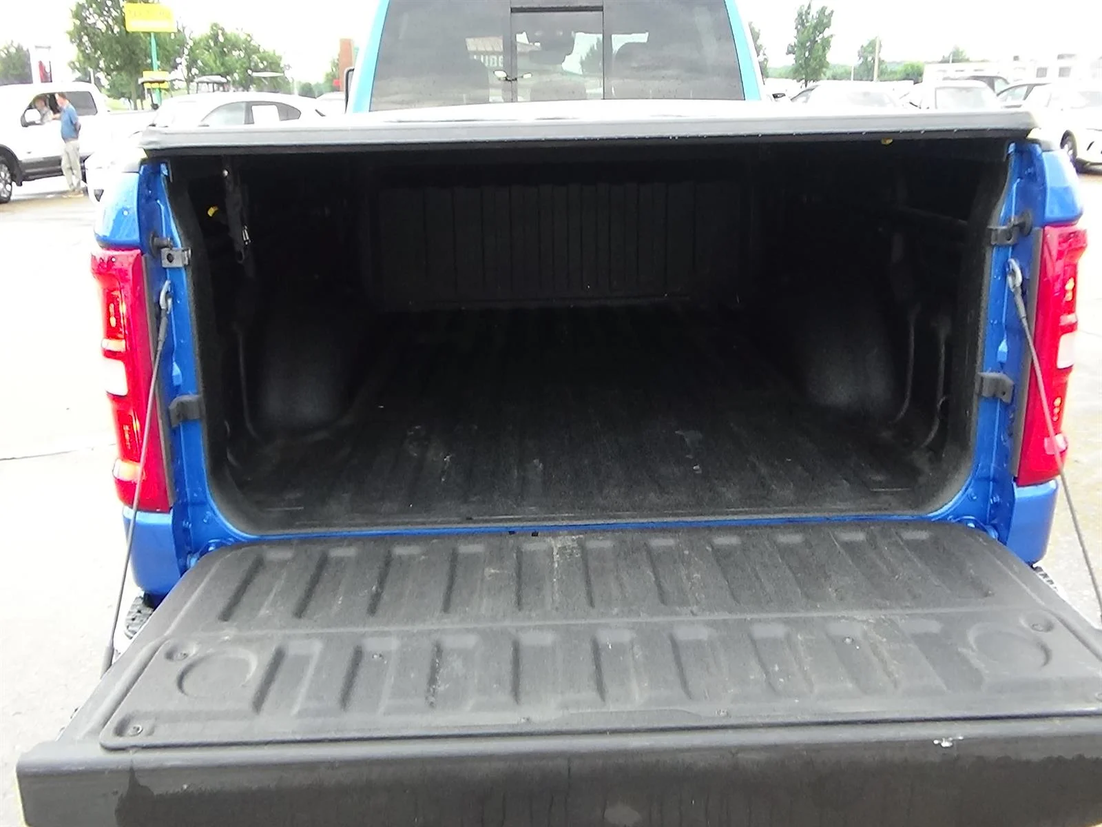 Certified Used 2025 Hydro Blue Pearl Coat (pbj) RAM Big Horn image 9