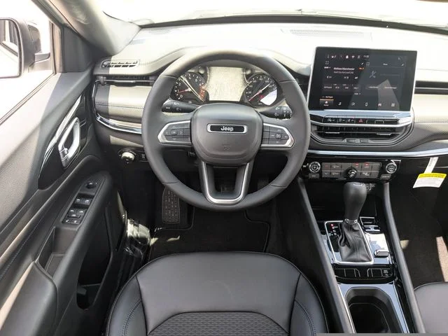 New 2026 Bright White Clear-Coat Exterior Paint Jeep Latitude image 17
