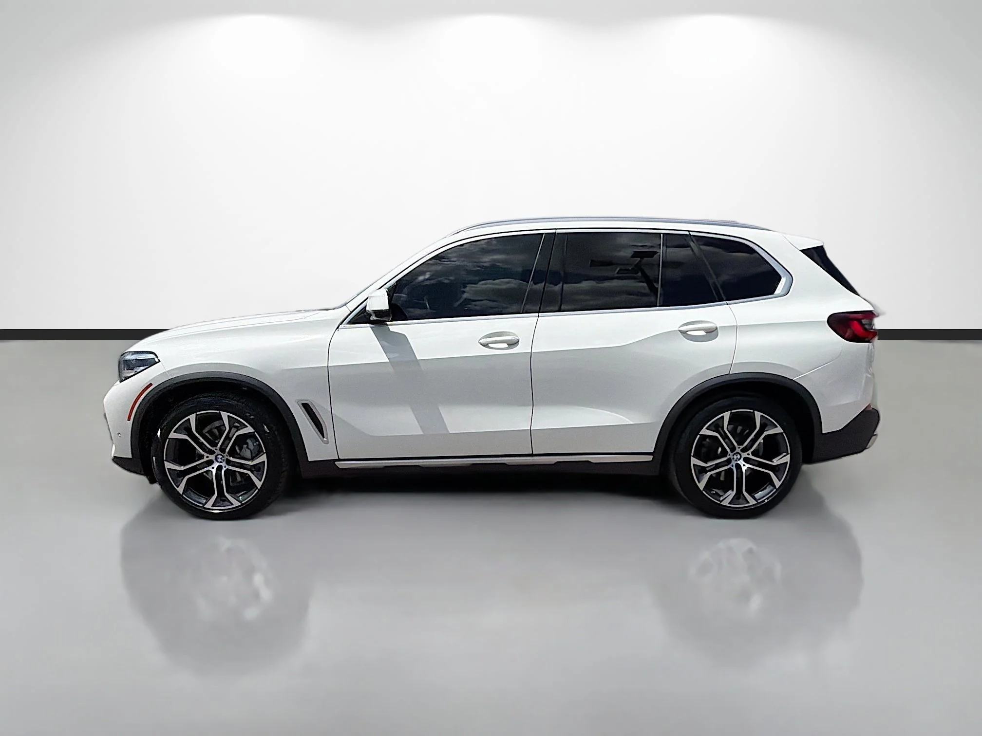 Used 2023 Alpine White BMW xDrive40i image 6