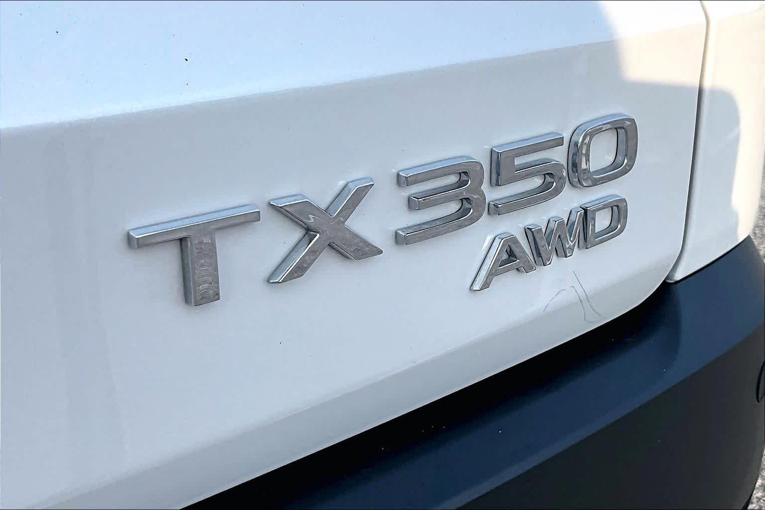 Used 2025 Wind Chill Pearl Lexus Premium image 10