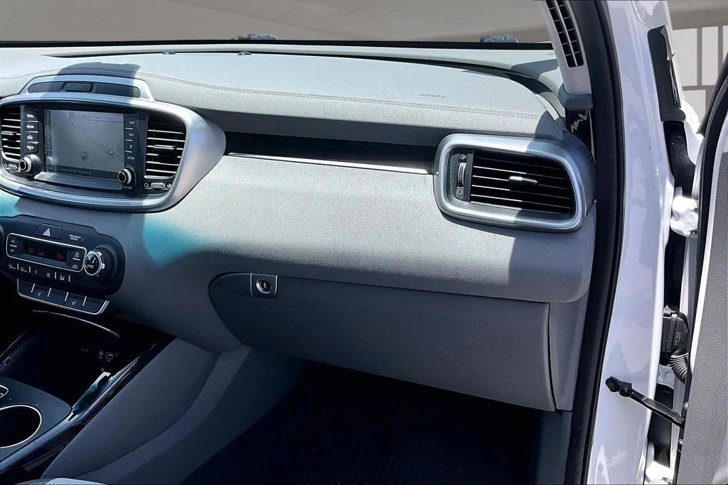 Used 2020 White Kia SX image 25