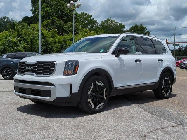 Certified Used 2025 White Kia S image 2