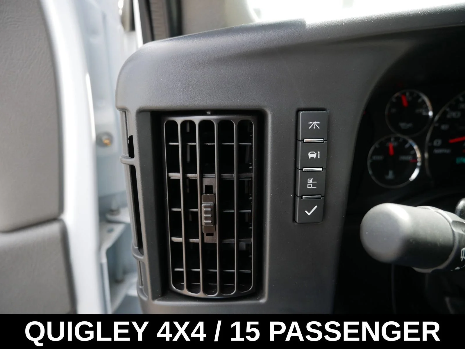2024 Chevrolet Express Passenger LT - Photo 31