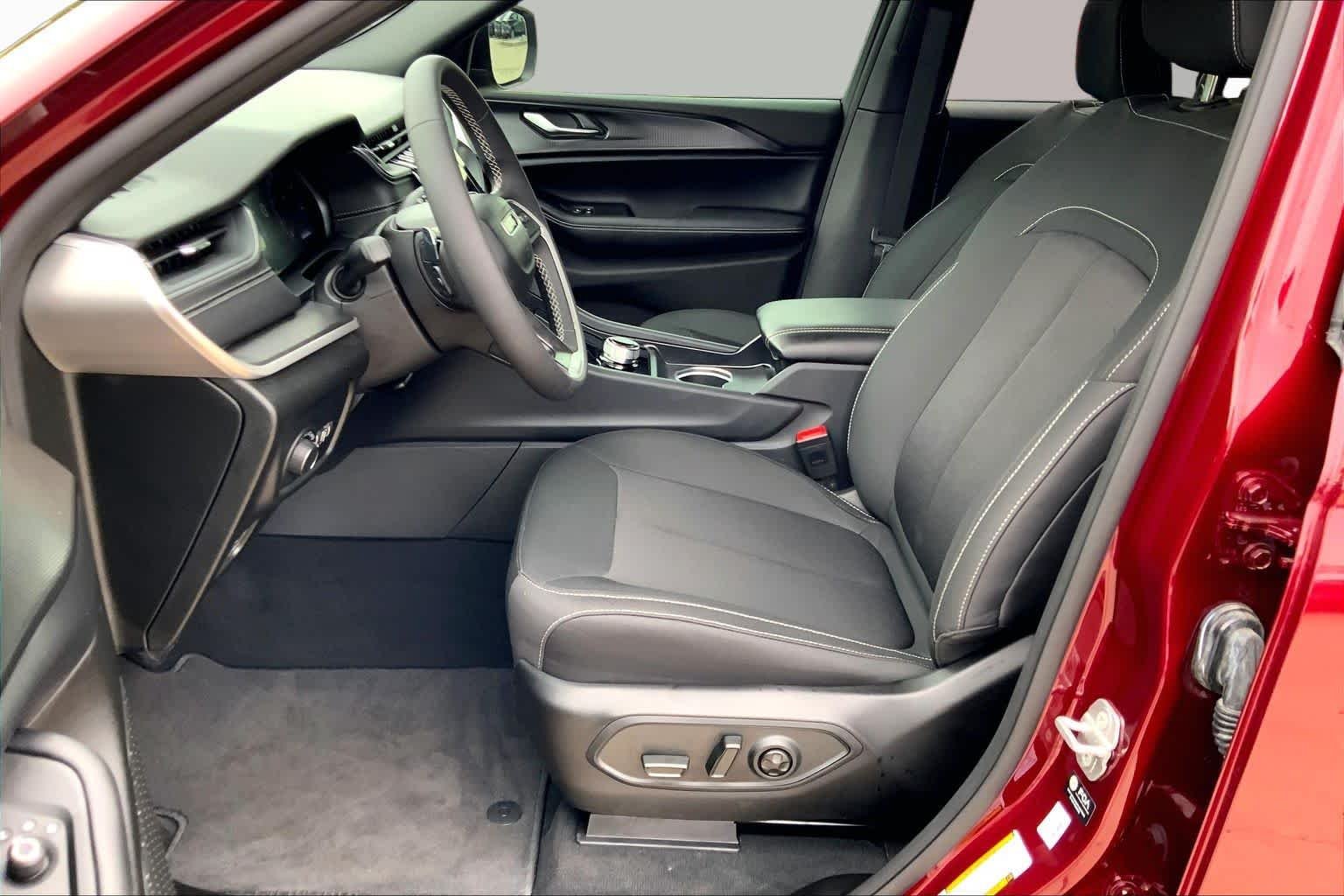 Used 2025 Velvet Red Pearlcoat Jeep Laredo image 8