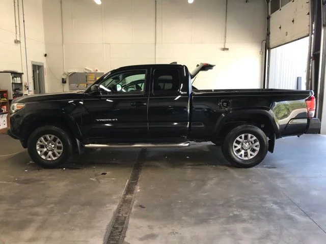 Used 2018 Black Toyota SR5 image 8