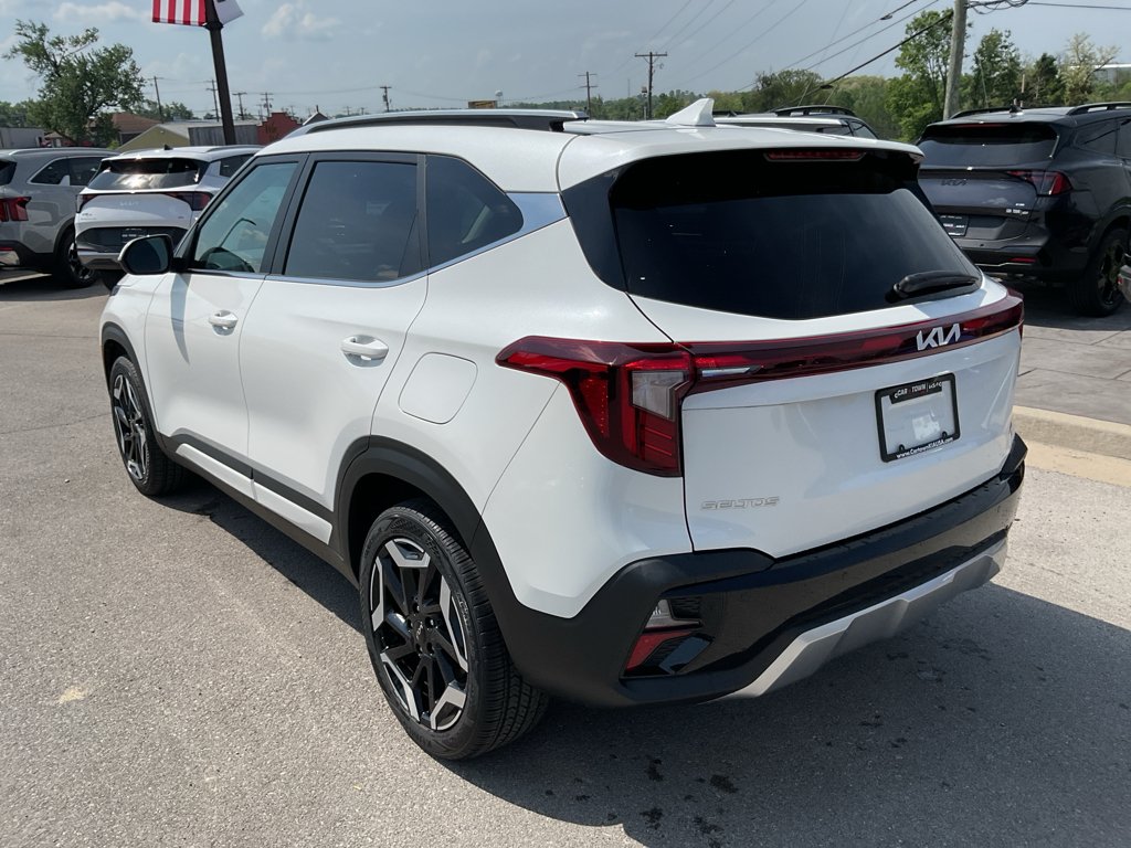 Certified Used 2025 Snow White Pearl Kia SX image 8