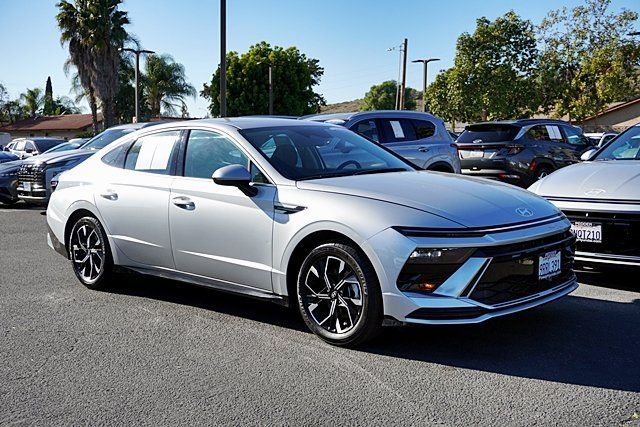 Used 2024 Silver Hyundai SEL image 5