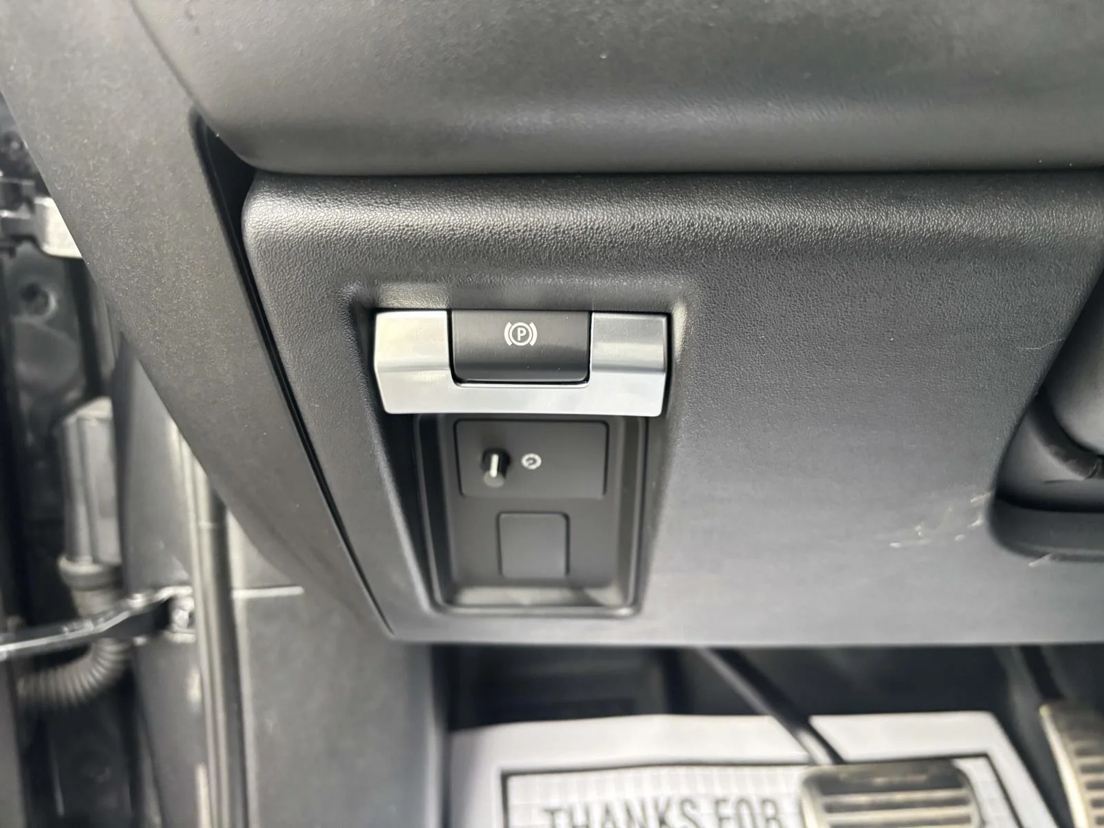 Used 2025 Gray Land Rover V8 image 27