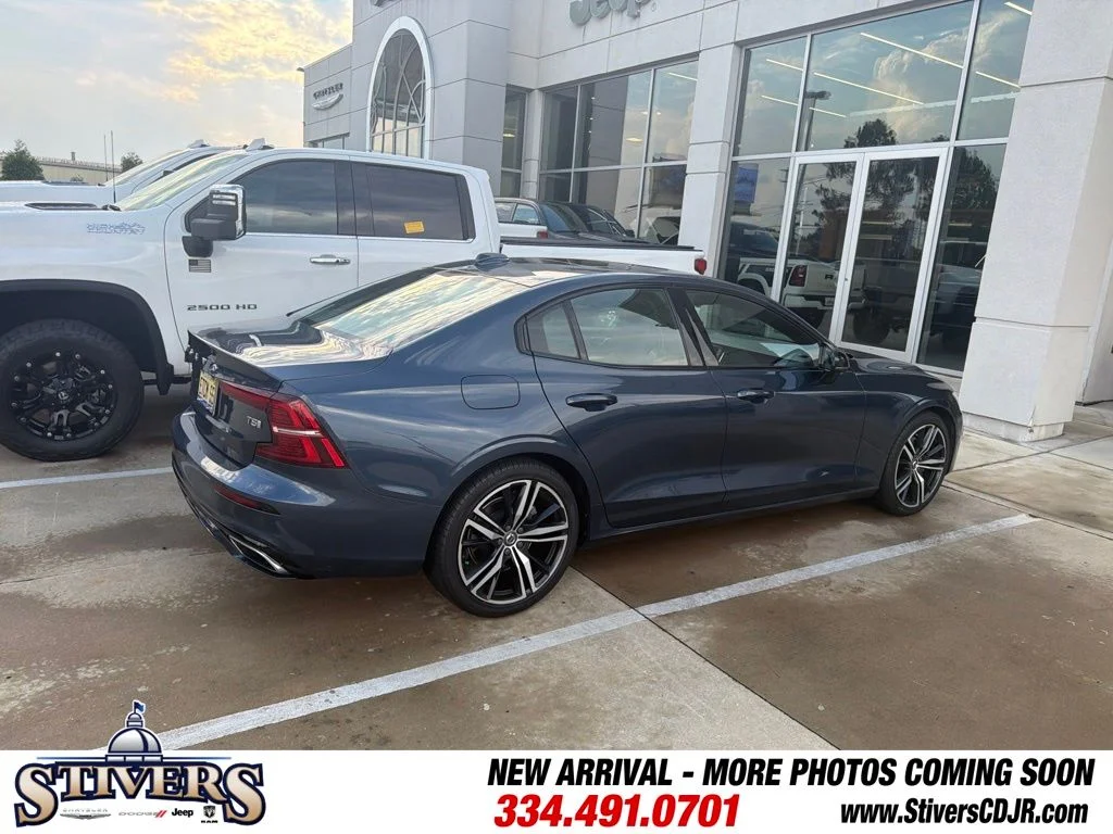 Used 2020 Blue Volvo T5 R-Design image 5