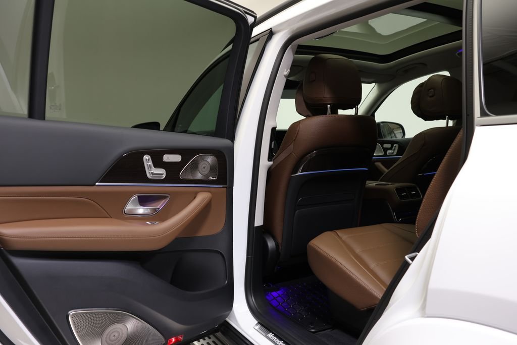 New 2026 MANUFAKTUR Moonlight White Metallic Mercedes-Benz GLS 450 image 43