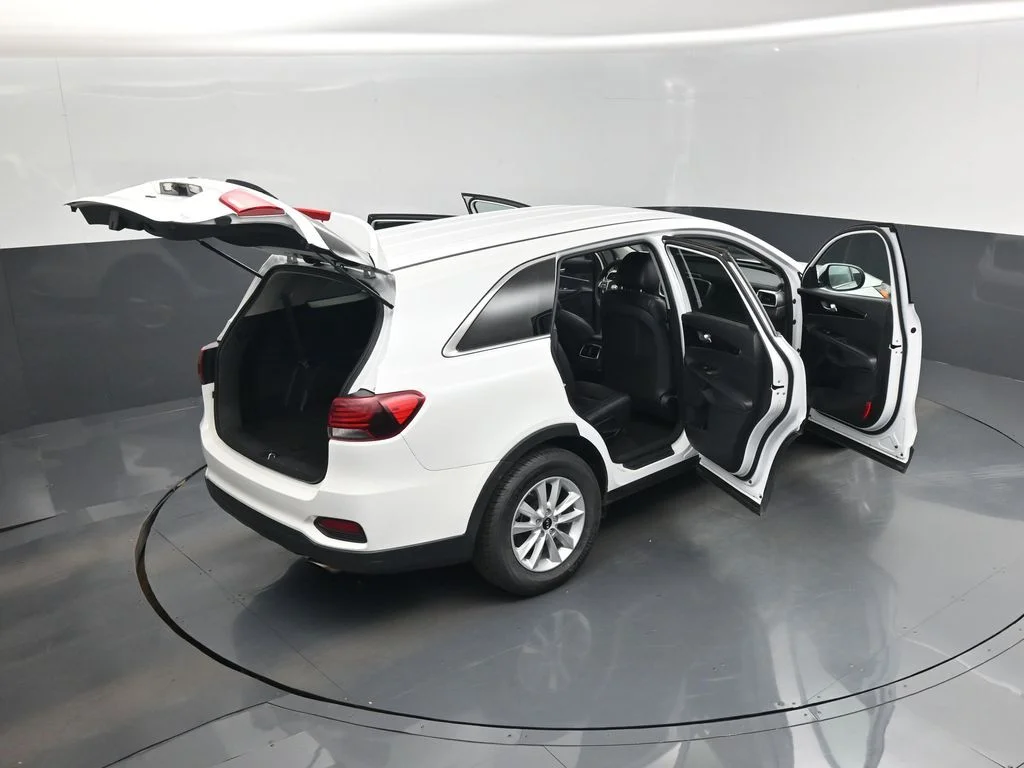 Used 2020 White Kia LX image 29