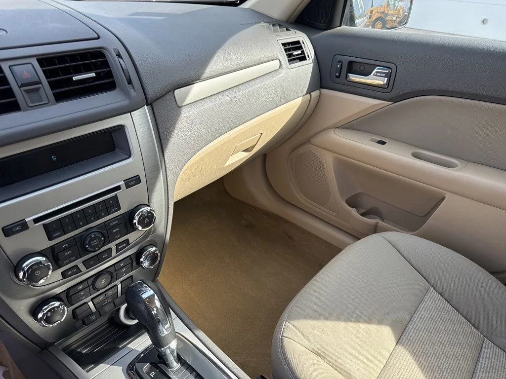Used 2012 Cinnamon Ford SE image 25