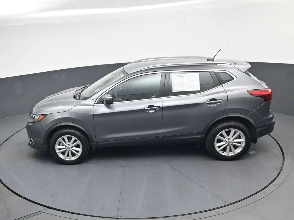 Used 2017 Gray Nissan SV image 28