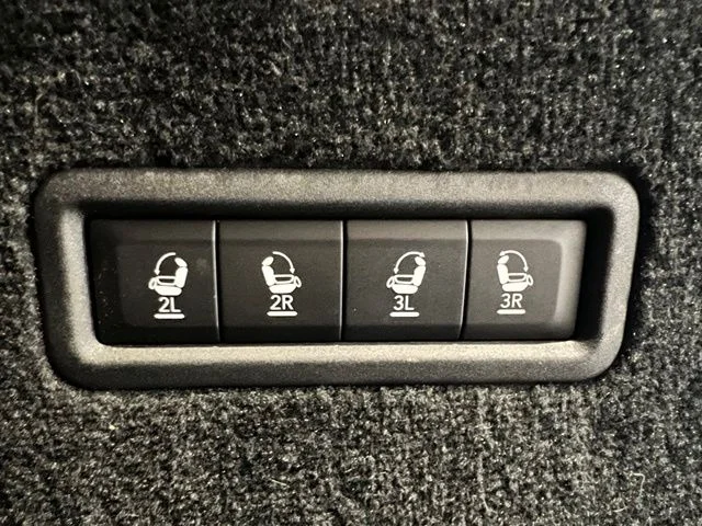 Used 2022 Black Jeep Series III image 27