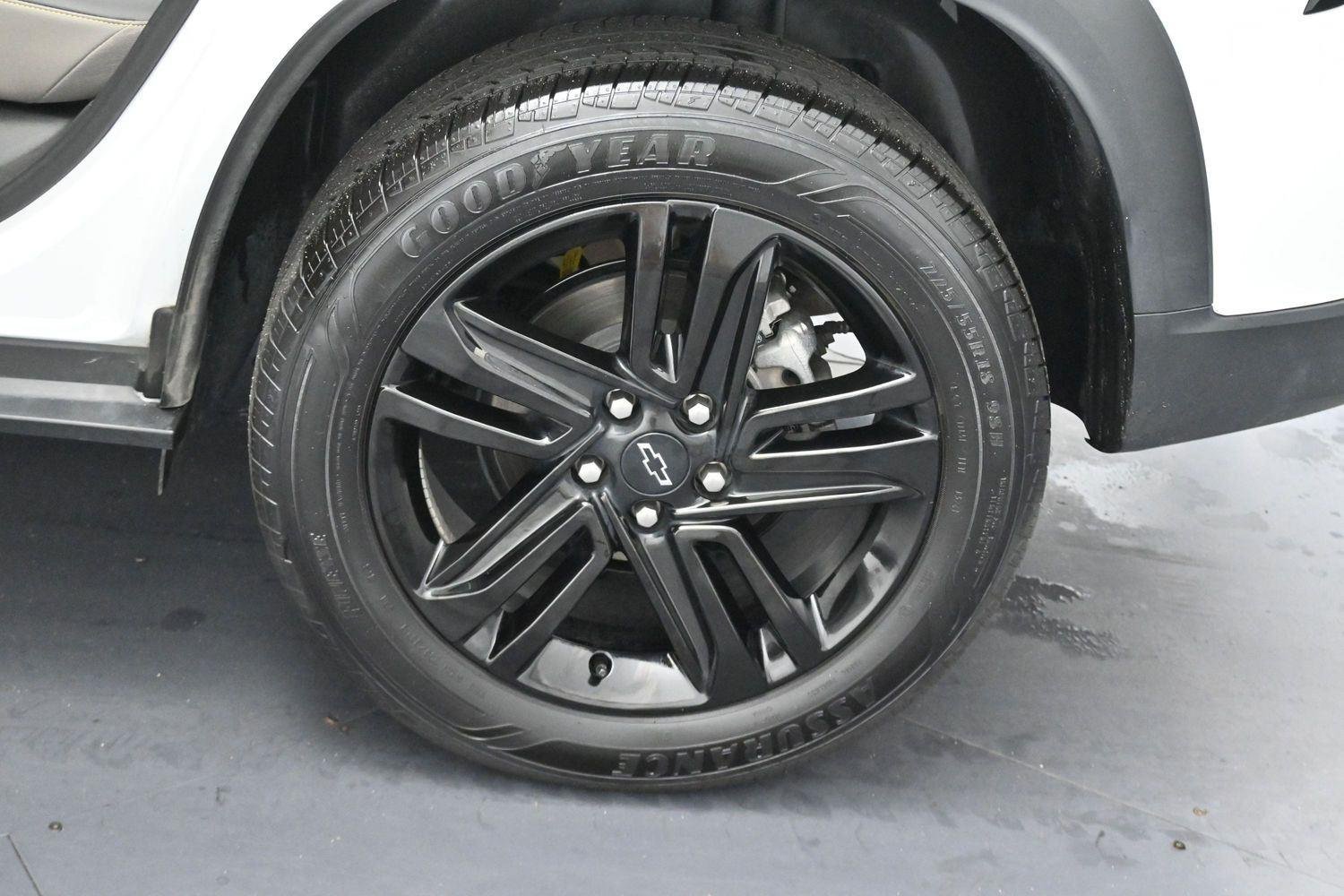 Used 2025 Summit White Chevrolet ACTIV image 32